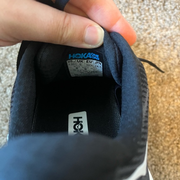 Clifton 9 hokas size 7.5 wide - Picture 9 of 10